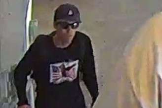 FBI divulga foto de suspeito de matar Kirk