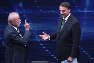 Lula e Bolsonaro durante debate eleitoral