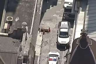 Mulher que caiu no bueiro nesta segunda-feira não teve a identidade revelada