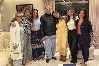 Silvio Santos com suas seis filhas