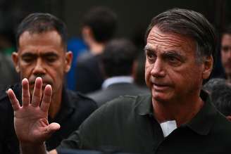 Bolsonaro retirou lesões de pele no último domingo