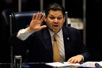 O presidente do Senado, Davi Alcolumbre, criticou o deputado Eduardo Bolsonaro