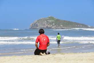Primeiro dia de competição da etapa da WSL na Praia da Vila, em Imbituba (SC) 