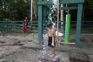 Com o fim da jornada para buscar água, crianças da comunidade conseguem ganhar tempo precioso que agora pode ser dedicado à brincadeira