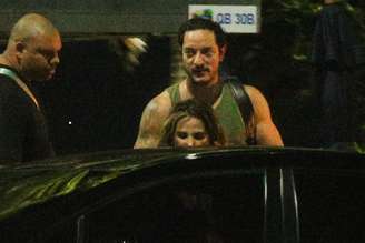 Allan entra no mesmo carro que Wanessa