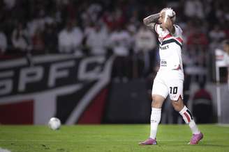 Luciano se desespera com gol perdido 