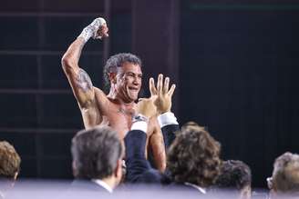 Popó venceu o combate após a desclasificação de Wanderlei Silva