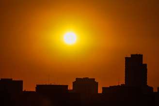 Amanhecer visto a partir na zona norte da capital paulista.