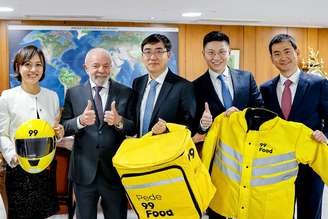 Motos elétricas, entregadores valorizados e 43 mil vouchers para pacientes do SUS! Com Lula, 99 anuncia um pacote bilionário pra mudar a mobilidade urbana