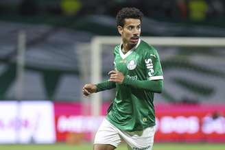 Lucas Evangelista em partida do Palmeiras contra o Internacional