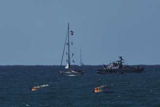 Barco da Flotilha Global Sumud perto do porto de Ashdod, em Israel