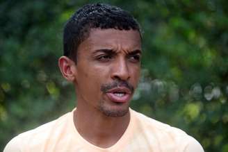 Luiz Gustavo voltou a jogar após seis meses e fez bela partida com a camisa do São Paulo, atuando por 90 minutos.