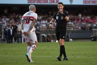 Luciano reclama com o árbitro em derrota para o Palmeiras