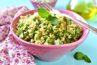 Salada de quinoa com ervilha e hortelã