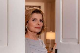 Debora Bloch caracterizada como Odete Roitman