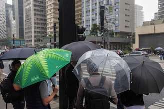 Chuva forte atingirá cinco estados brasileiros durante o feriado de Nossa Senhora Aparecida.