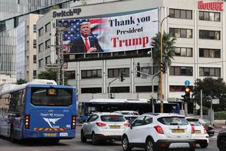 Outdoor em Tel Aviv agradece a Trump por cessar-fogo