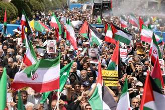 Iranianos participando de manifestação anti-israel contra a situação de desnutrição em Gaza