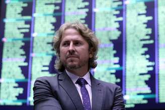 Deputados analisam cenário após derrota do governo na Câmara 