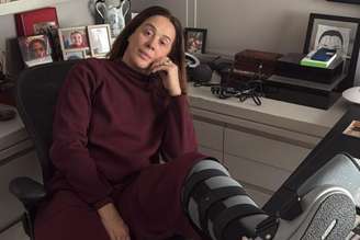 Claudia Raia fraturou tornozelo e precisou cancelar apresentações no teatro