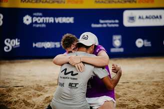 Mola de cinza e Cariani de roxo 