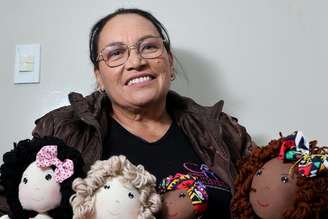 Oficina de confecção de bonecas artesanais ajudou Quitéria Isidoro a romper o silêncio