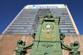 ADAD612 BSB - 01/07/2016 - CORREIOS / POLITICOS ( ESPECIAL DOMINICAL ) - POLITICA - Fachada do edificio sede da Empresa de Correios e Telégrafos, no setor bancário norte, em Brasília . FOTO: ANDRE DUSEK/ESTADAO