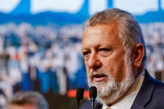 O presidente da Caixa, Carlos Vieira, deve ser mantido no cargo