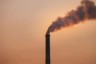 Nível de gás carbônico na atmosfera tem alta recorde em 2024, diz agência da ONU