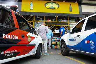 Polícia Civil de SP faz operação contra suspeita de falsificação de bebidas com metanol.