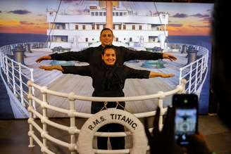 Pose clássica eternizada no filme é a primeira parada para quem visita a exposição no Shopping Eldorado.