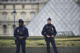 Museu do Louvre foi fechado após ser alvo de assalto 