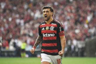 Arrascaeta comemora gol sobre o Palmeiras