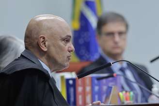 Ministro Alexandre de Moraes proferindo seu voto no julgamento da Ação Penal 2694 - Núcleo 4, nesta terça-feira, 21