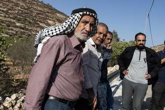 Palestinos impedidos de colher azeitonas por militares e colonos de Israel