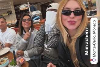 Virginia Fonseca posta fotos com amigos e Vini Jr. com o rosto coberto