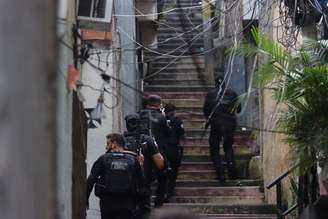 Operação contra o Comando Vermelho (CV) foi realizada pela Polícia Civil, mas Polícia Militar está em prontidão, ou estágio 2.