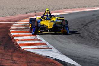 Lucas Di Grassi durante os testes em Valência