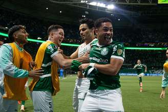 Vitor Roque comemora classificação do Palmeiras