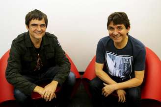 Samuel Rosa (D) e Lô Borges fizeram o álbum 'Ao vivo no Cine Theatro Brasil' , em 2016