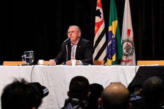 Presidente do Corinthians, Osmar Stábile, admitiu que o clube está com dificuldade de honrar compromissos.