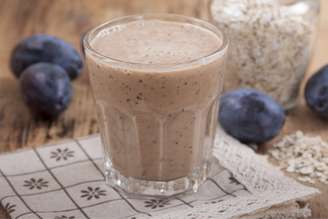 Vitamina de ameixa com aveia