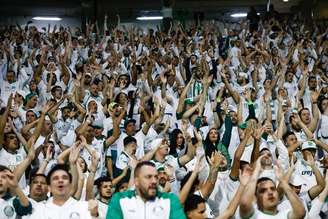 Ainda que uniformes da Mancha continuassem nas arquibancadas, instrumentos, faixas e bandeirões eram vetados.