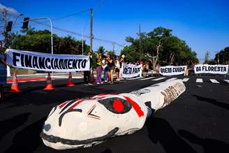  Jovens do Coletivo Jovem Tapajônico, da Aliança dos Povos pelo Clima, durante o Ritual Gira, que convida o mundo a conhecer como a Amazônia, dá início aos seus encontros: com corpo presente, escuta e responsabilidade com o território, realizado nesta quinta- feira, 6, no início da Cúpula dos Líderes da COP30