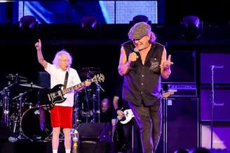 Angus Young e Brian Johnson em apresentação recente do AC/DC durante a 'Power Up Tour'
