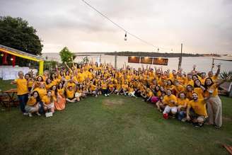 Colaboradores do Sebrae Rio Grande do Norte participam de dinâmica em evento corporativo, mostrando o compromisso com o bem-estar