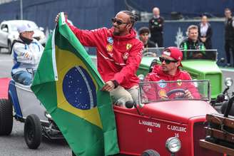 Lewis Hamilton e Charles Leclerc não terminaram a corrida principal do GP de São Paulo.