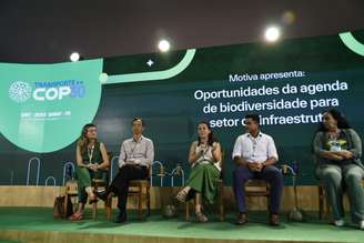 Juliana Silva, diretora de sustentabilidade da Motiva, durante painel na Green Zone da COP30, onde defendeu que biodiversidade e clima devem caminhar juntos nas estratégias de infraestrutura