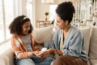 O diálogo aberto e a informação são essenciais para passar pela primeira menstruação com tranquilidade