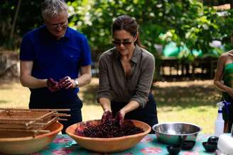 A rainha Mary foi acompanhada pelo ministro da Agricultura da Dinamarca, Jacob Jensen durante visita à Ilha do Combu.